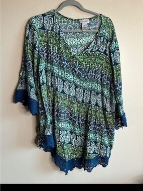 Catherines Top Womens 1X Popover V Neck Colorful Artsy V Neck Embroidered Hem